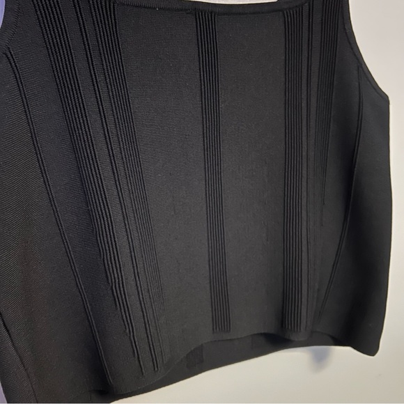 Ribbed Cropped Tank Top - Picture 4 of 6